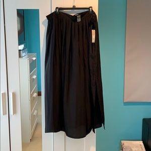 Full length skirt. Apt. 9 001 black tie style.